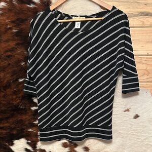 Davina Striped Short Sleeve Top in Black and Gray Size Medium